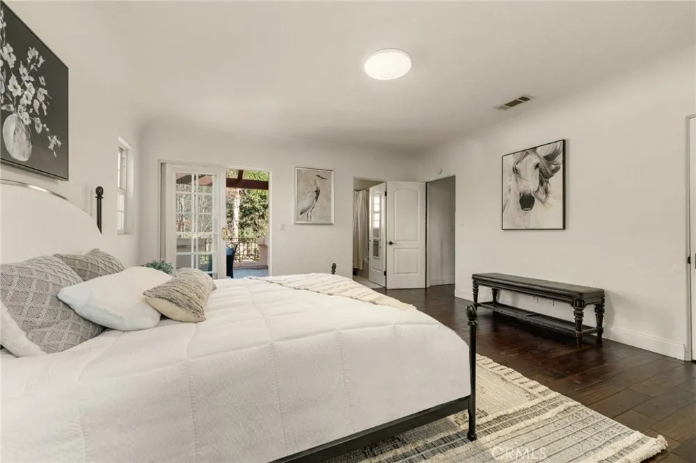 828 S Sunset Canyon Burbank, CA 91501