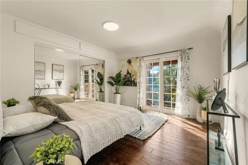 828 S Sunset Canyon Burbank, CA 91501