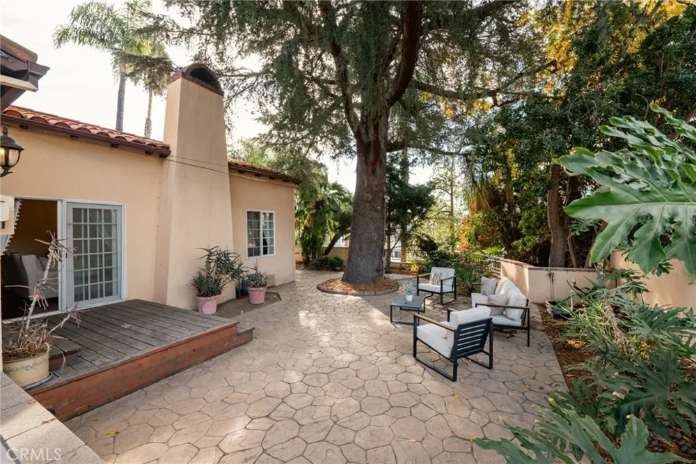 828 S Sunset Canyon Burbank, CA 91501