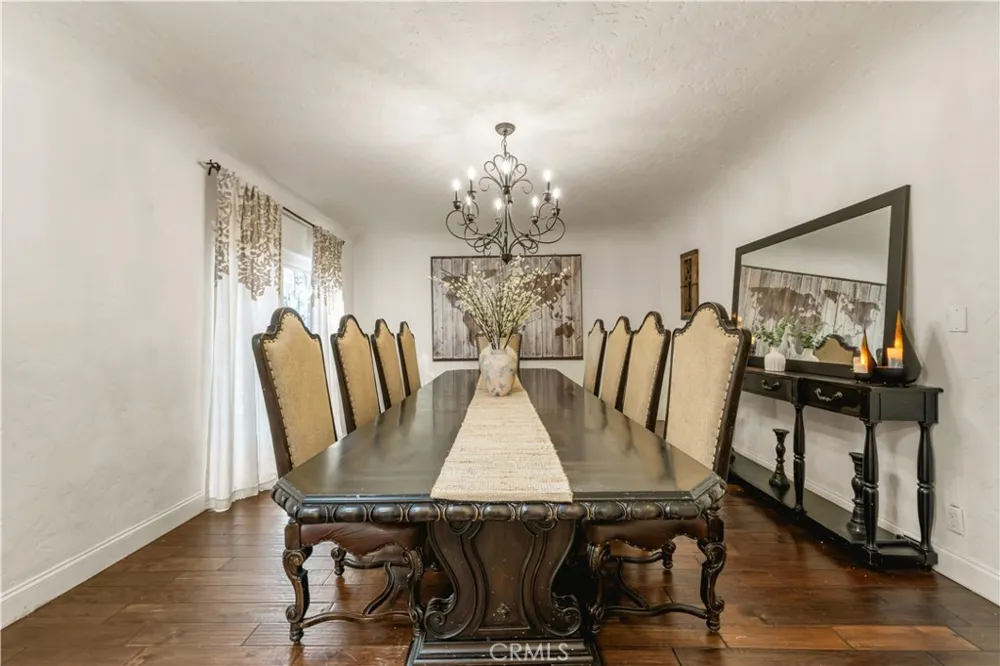 828 S Sunset Canyon Burbank, CA 91501