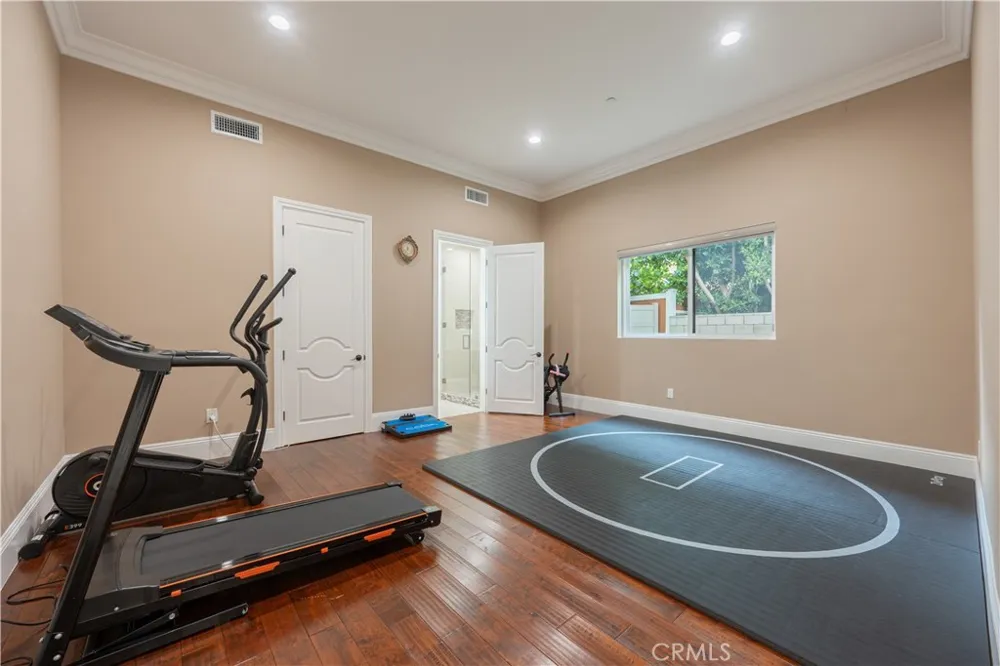 6554 Ethel Avenue Valley Glen, CA 91606