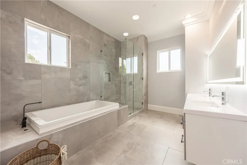 6554 Ethel Avenue Valley Glen, CA 91606