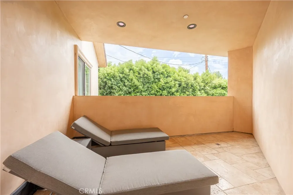 6554 Ethel Avenue Valley Glen, CA 91606