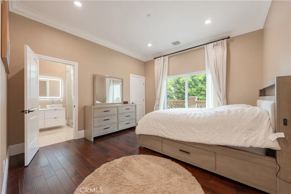 6554 Ethel Avenue Valley Glen, CA 91606