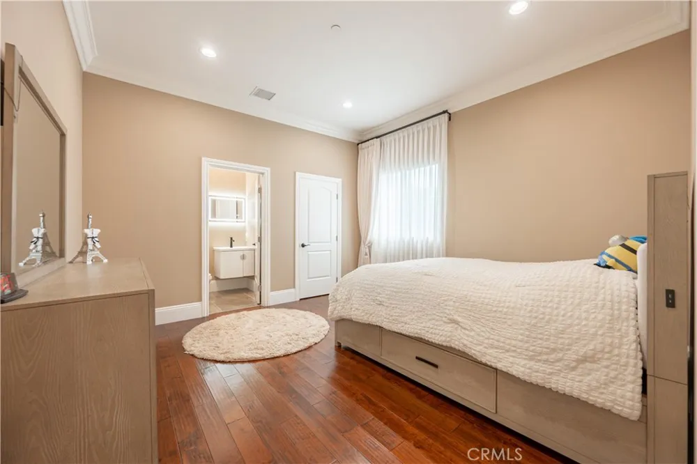 6554 Ethel Avenue Valley Glen, CA 91606