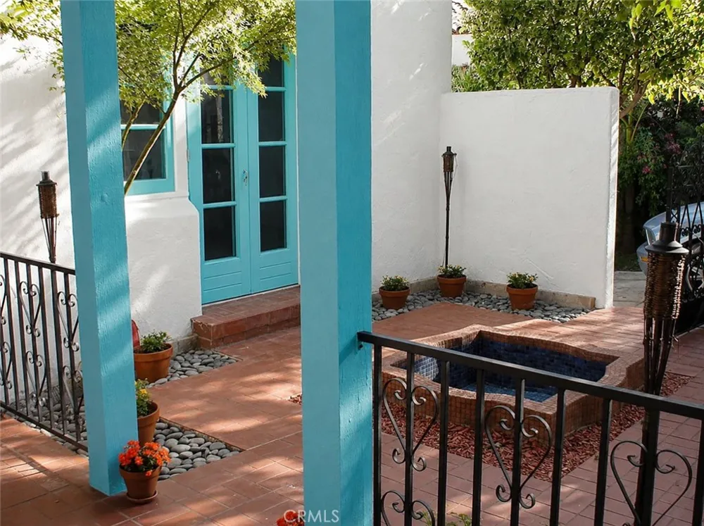 1424 E Mountain Glendale, CA 91207