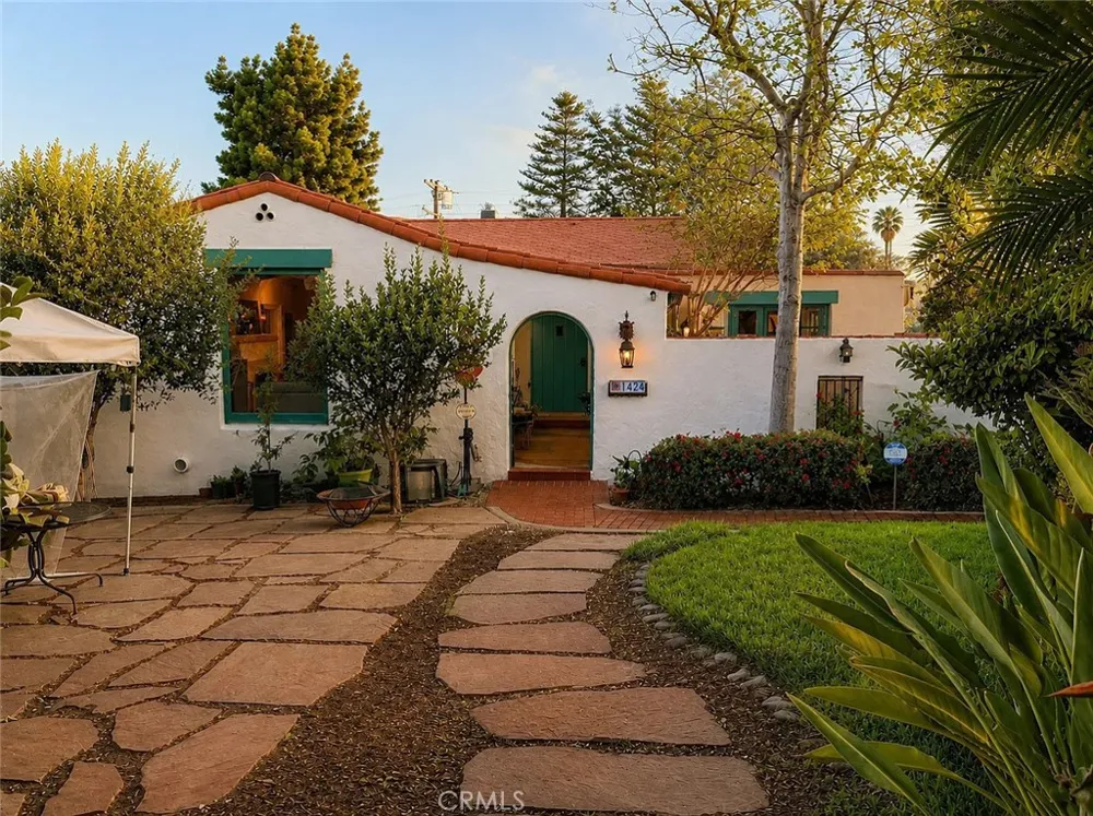 1424 E Mountain Glendale, CA 91207