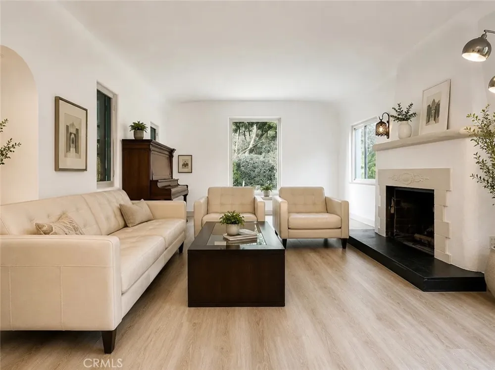1424 E Mountain Glendale, CA 91207