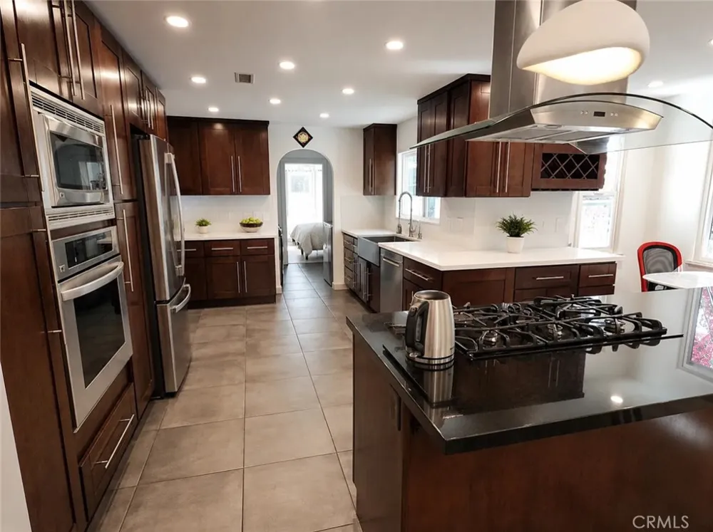 1424 E Mountain Glendale, CA 91207