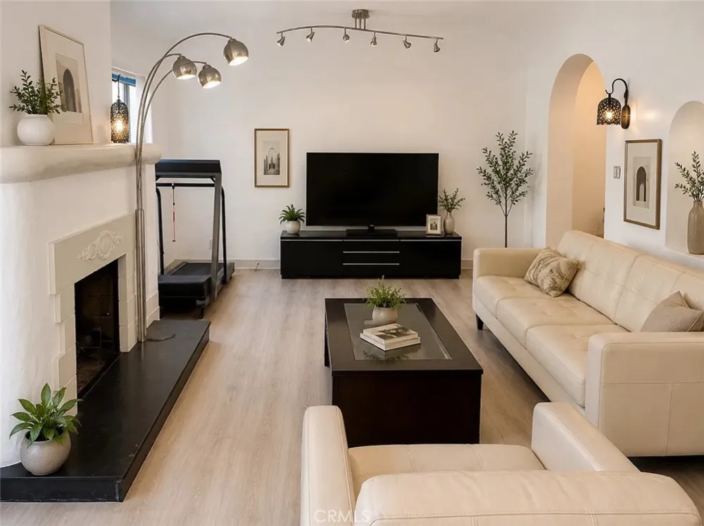 1424 E Mountain Glendale, CA 91207