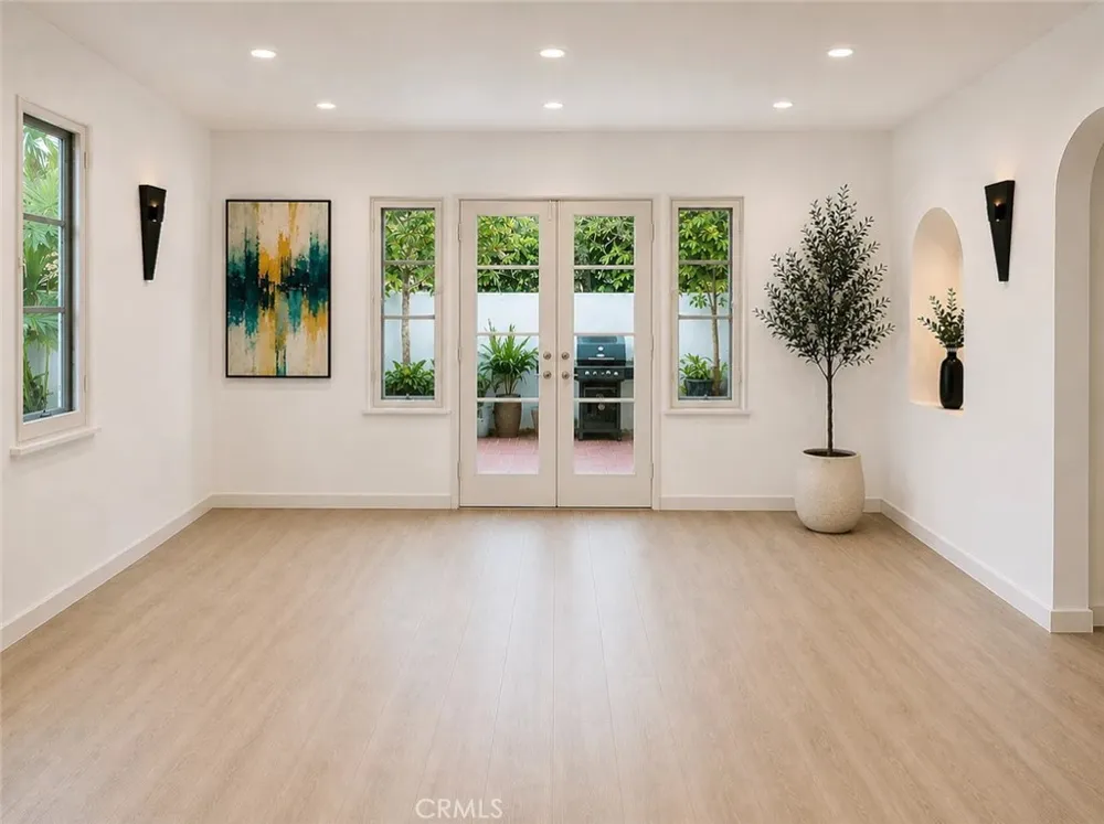 1424 E Mountain Glendale, CA 91207