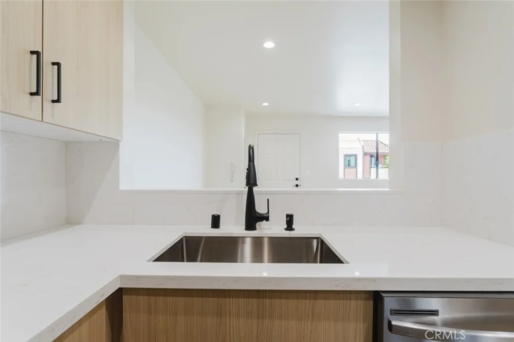 425 W Lomita Avenue Glendale, CA 91204