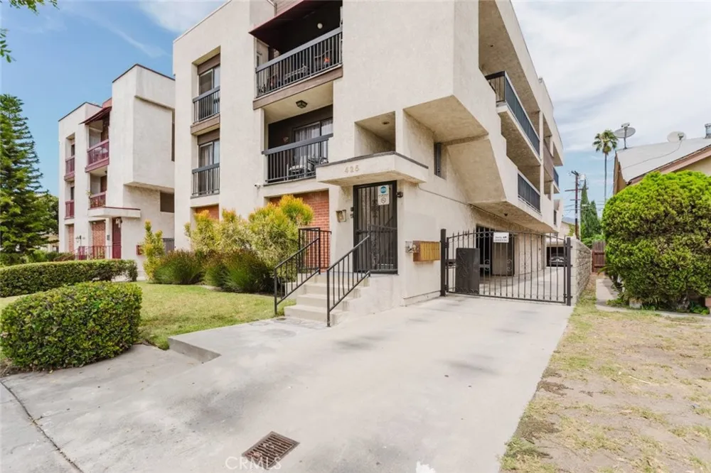 425 W Lomita Avenue Glendale, CA 91204