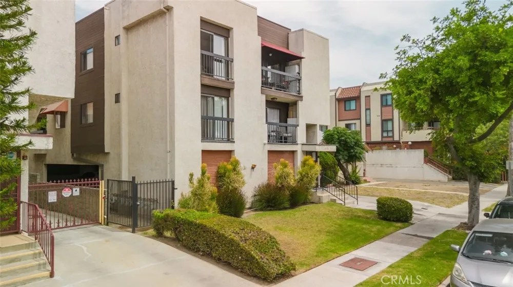 425 W Lomita Avenue Glendale, CA 91204