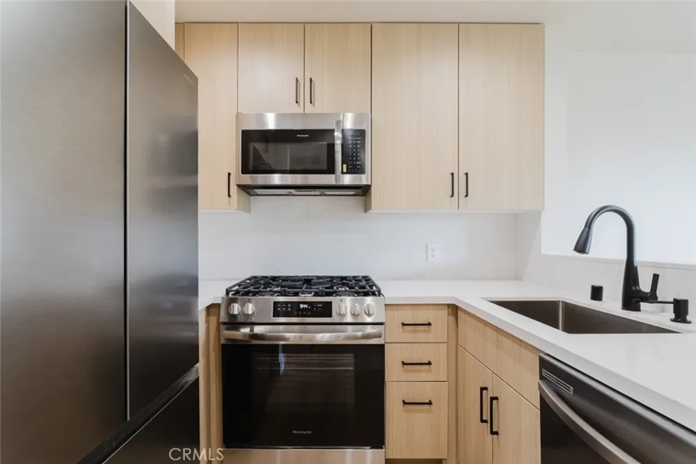 425 W Lomita Avenue Glendale, CA 91204