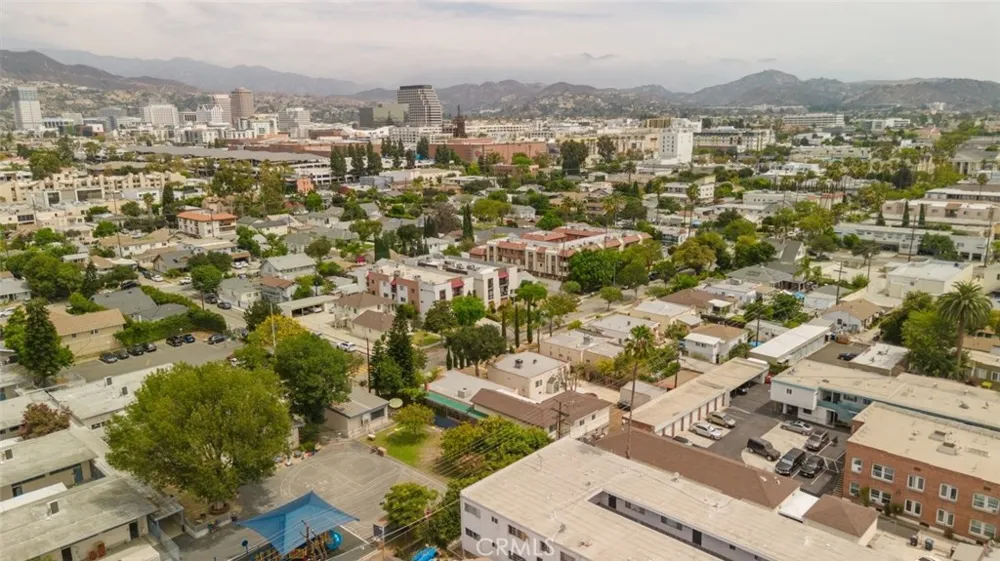 425 W Lomita Avenue Glendale, CA 91204