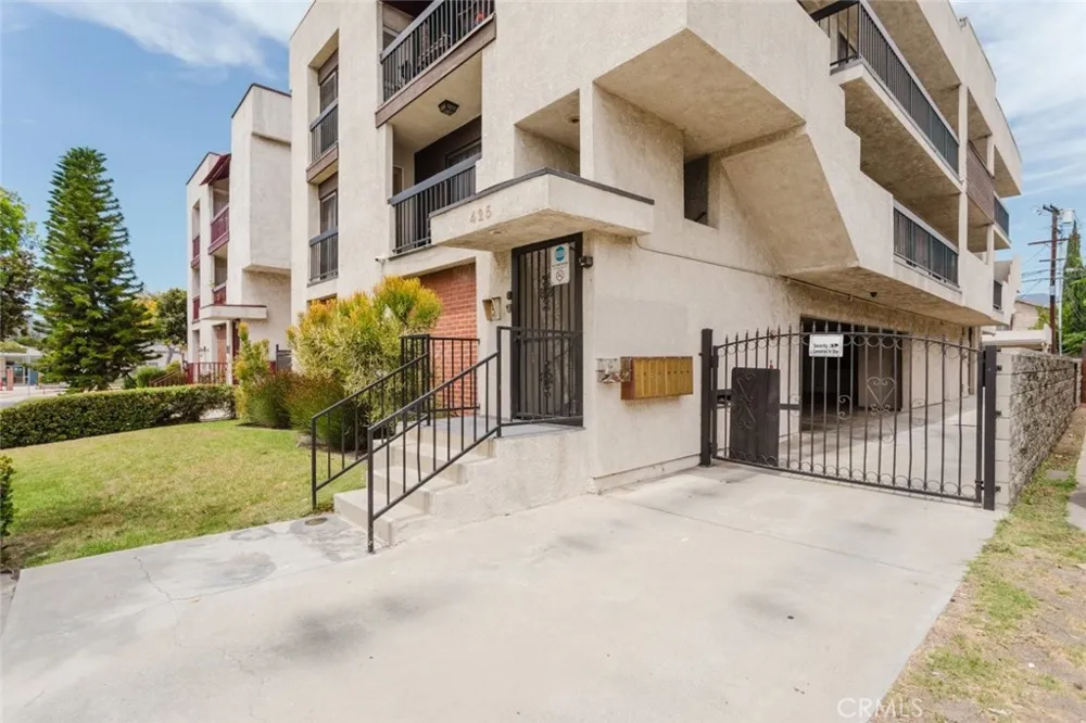 425 W Lomita Avenue Glendale, CA 91204