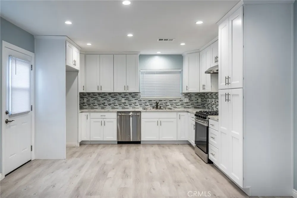 1400 Leland Way Burbank, CA 91504