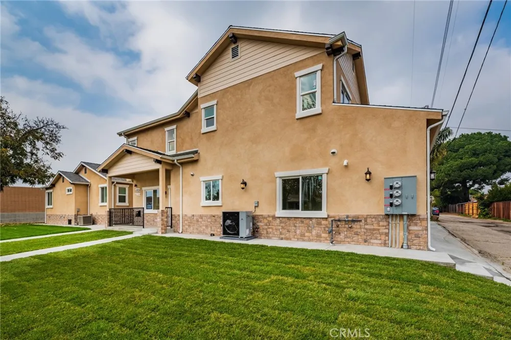 1400 Leland Way Burbank, CA 91504