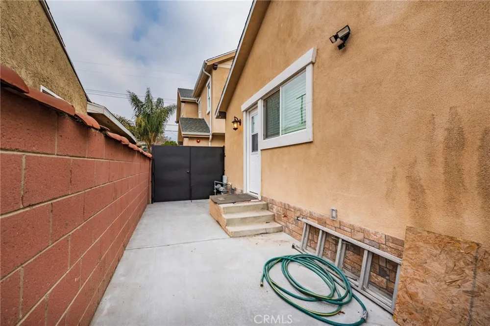 1400 Leland Way Burbank, CA 91504