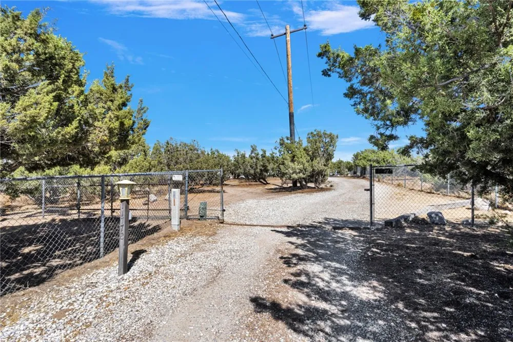 11778 Buffalo Hesperia, CA 92344