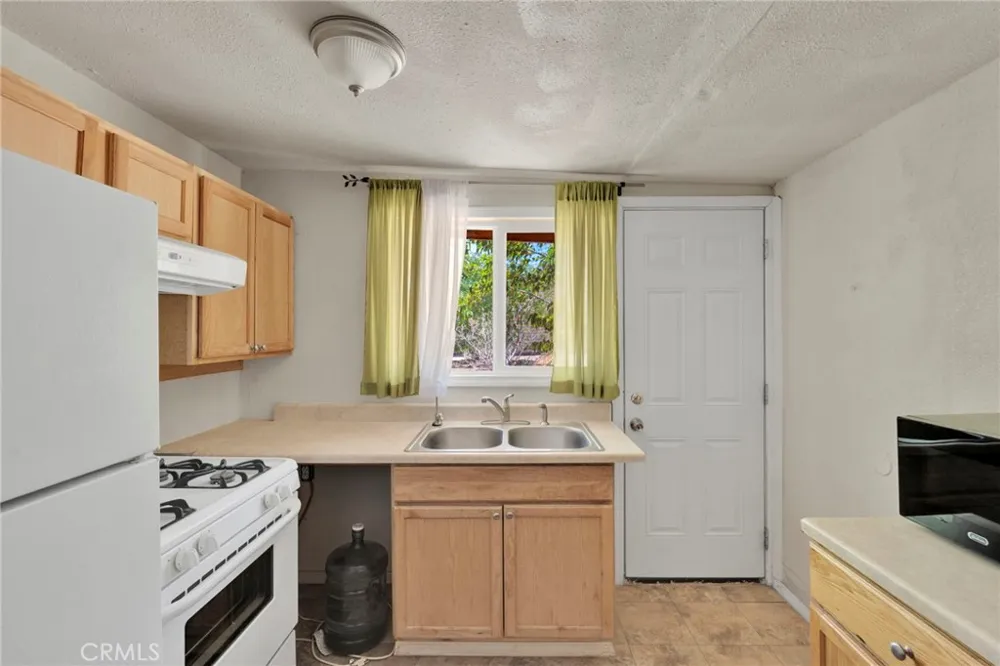 12660 Ivanhoe Road Lucerne Valley, CA 92356