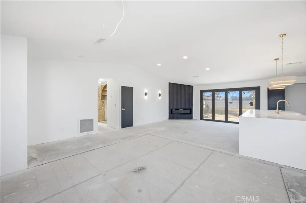 15888 Bear Valley Road Victorville, CA 92395
