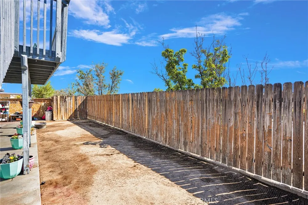 12461 Emeraldstone Victorville, CA 92392