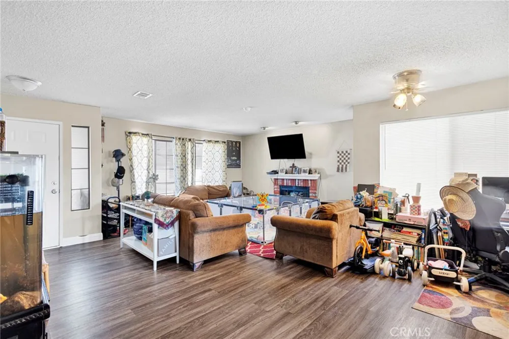 12461 Emeraldstone Victorville, CA 92392