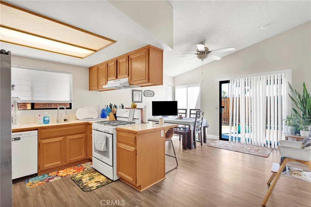 12461 Emeraldstone Victorville, CA 92392