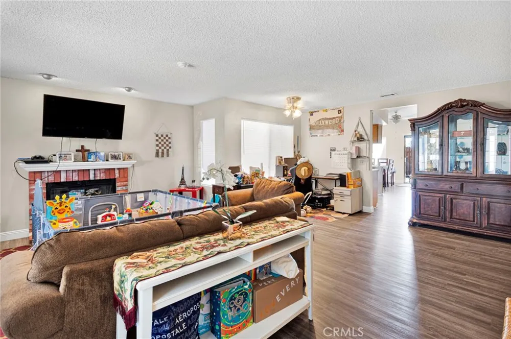 12461 Emeraldstone Victorville, CA 92392