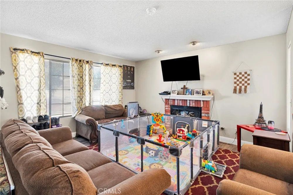 12461 Emeraldstone Victorville, CA 92392