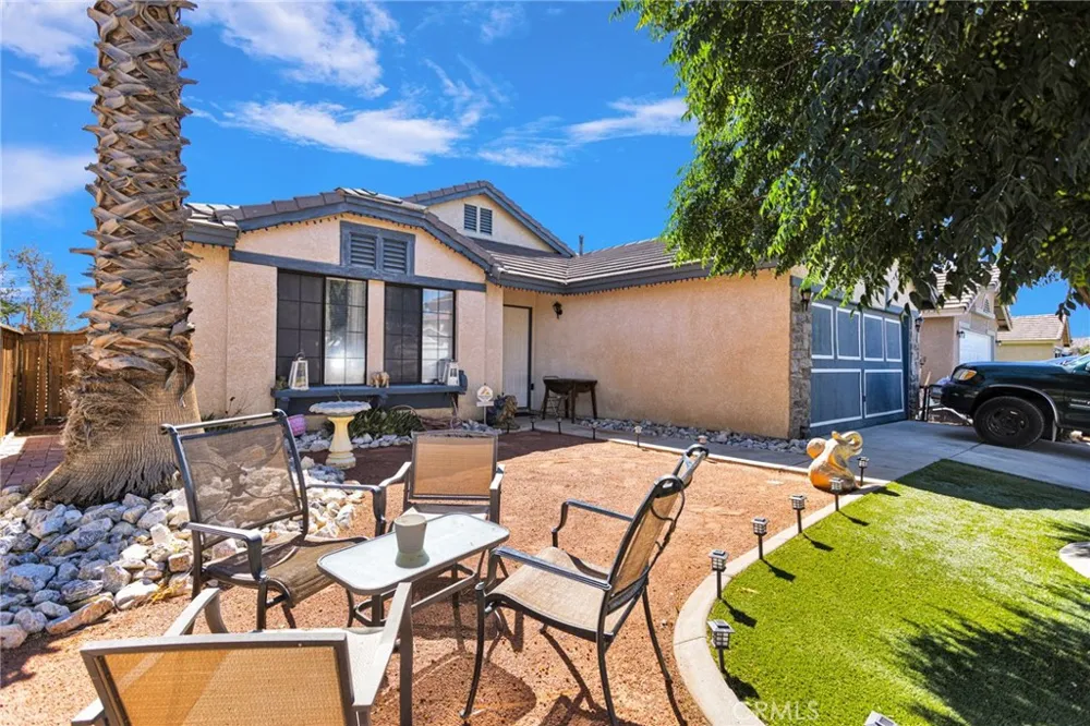 12461 Emeraldstone Victorville, CA 92392
