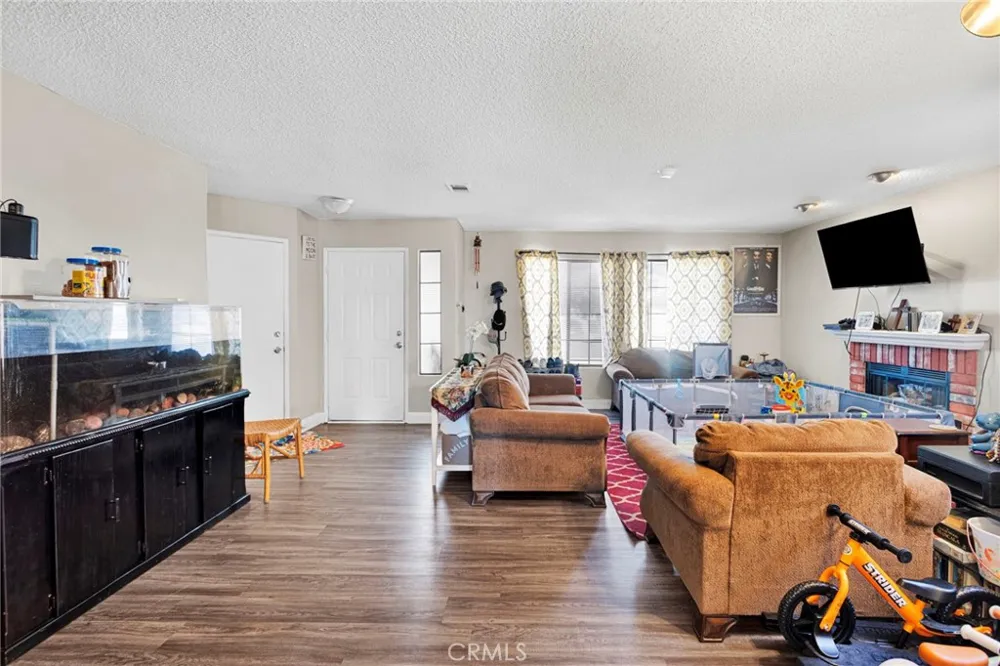 12461 Emeraldstone Victorville, CA 92392