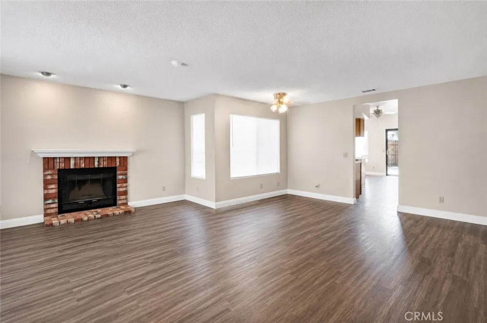 12461 Emeraldstone Victorville, CA 92392