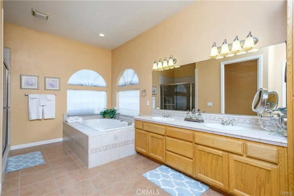 18572 Olalee Lane Apple Valley, CA 92307