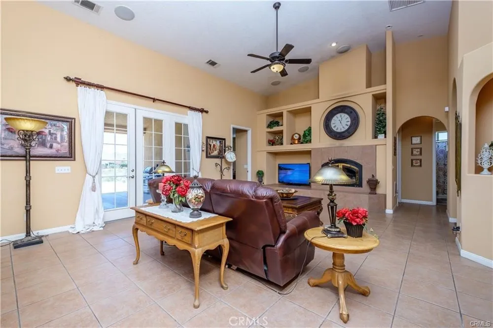 18572 Olalee Lane Apple Valley, CA 92307