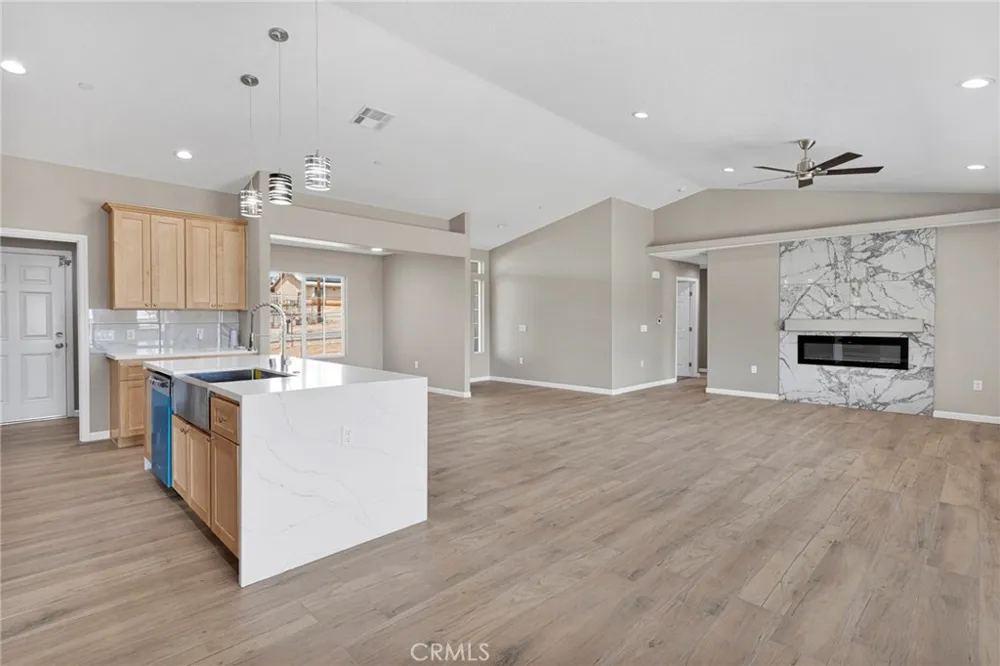 17723 Sycamore Street Hesperia, CA 92345