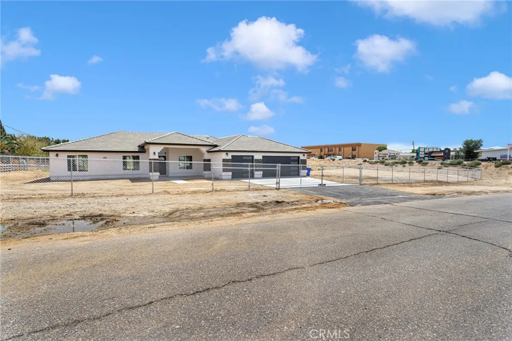 17723 Sycamore Street Hesperia, CA 92345