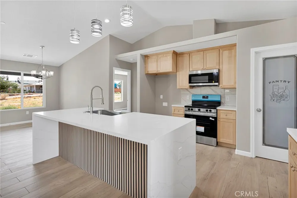 17723 Sycamore Street Hesperia, CA 92345