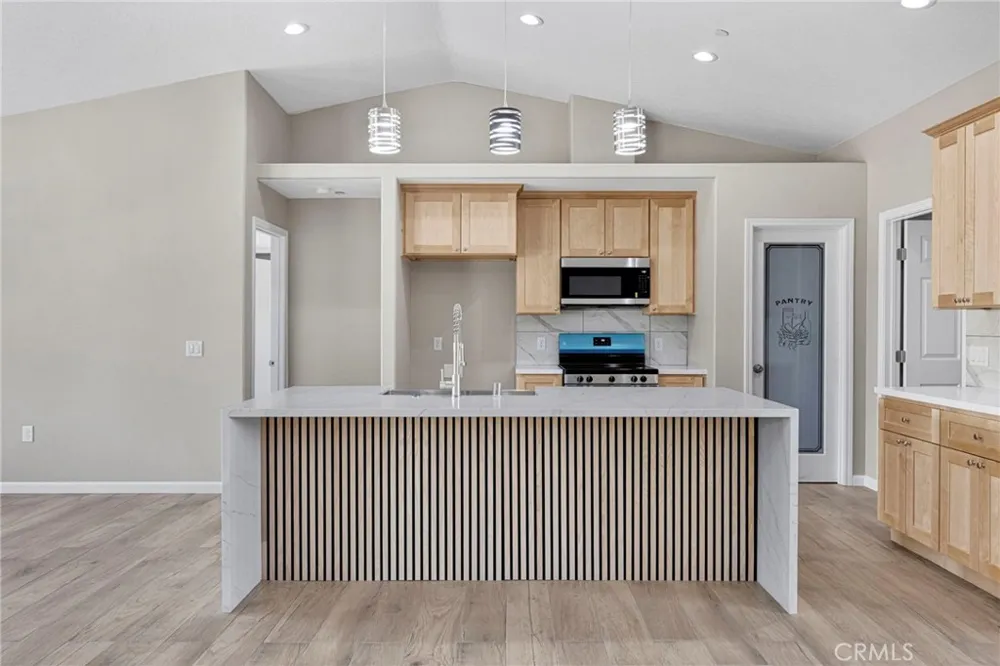 17723 Sycamore Street Hesperia, CA 92345