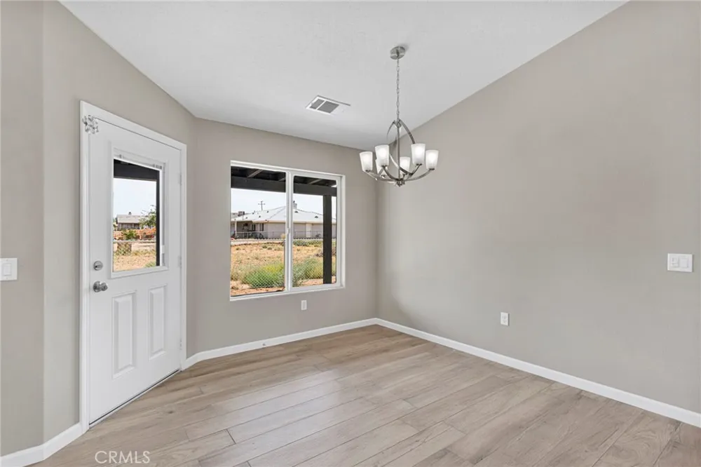 17723 Sycamore Street Hesperia, CA 92345