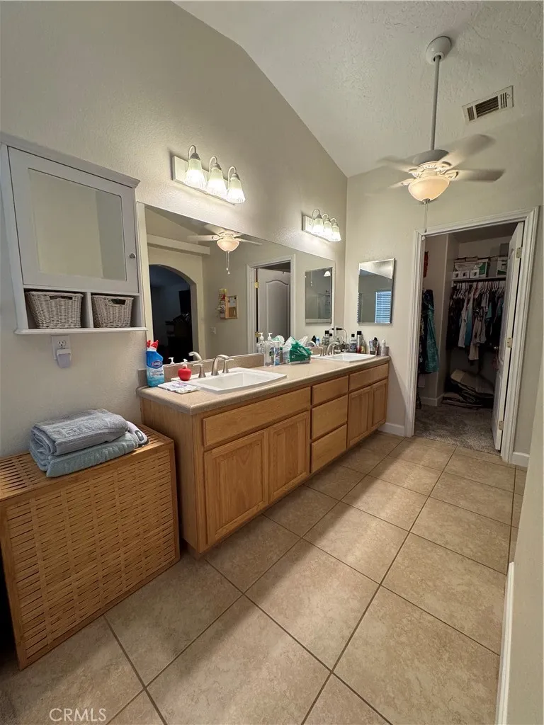 10575 Estrella Apple Valley, CA 92308