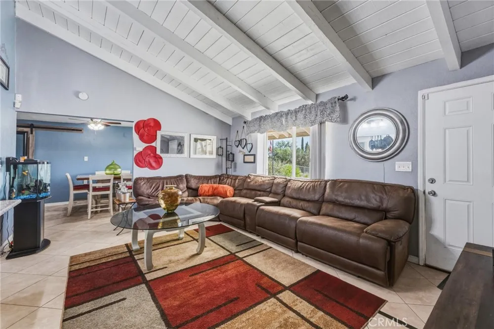 9172 Jacaranda Hesperia, CA 92345