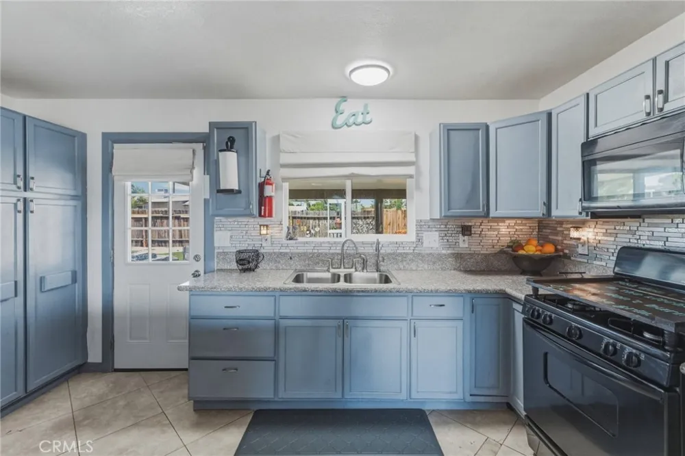 9172 Jacaranda Hesperia, CA 92345