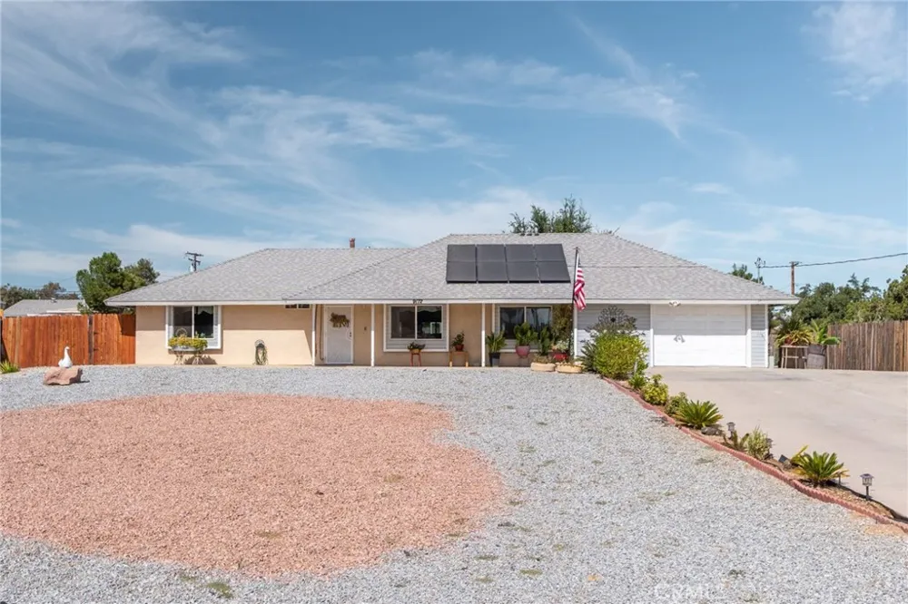 9172 Jacaranda Hesperia, CA 92345