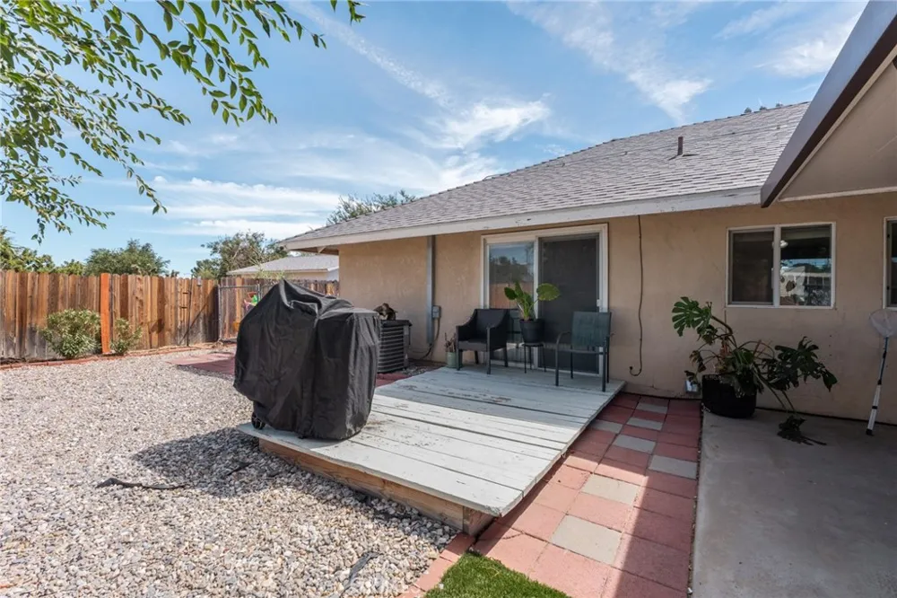9172 Jacaranda Hesperia, CA 92345