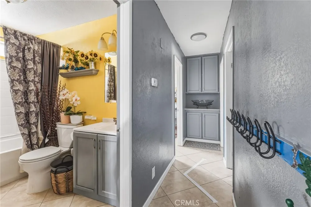 9172 Jacaranda Hesperia, CA 92345