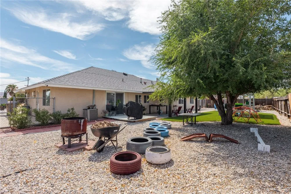 9172 Jacaranda Hesperia, CA 92345