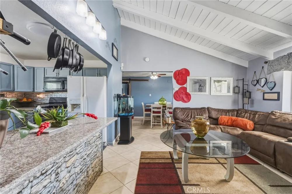 9172 Jacaranda Hesperia, CA 92345